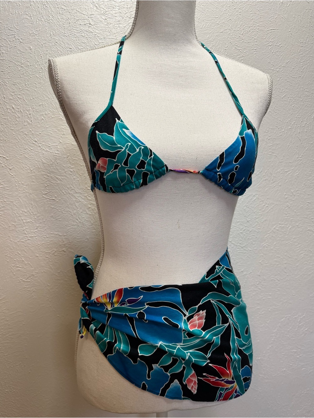 Vintage Hilo Hattie Hawaiian Bikini Top & Sarong Set